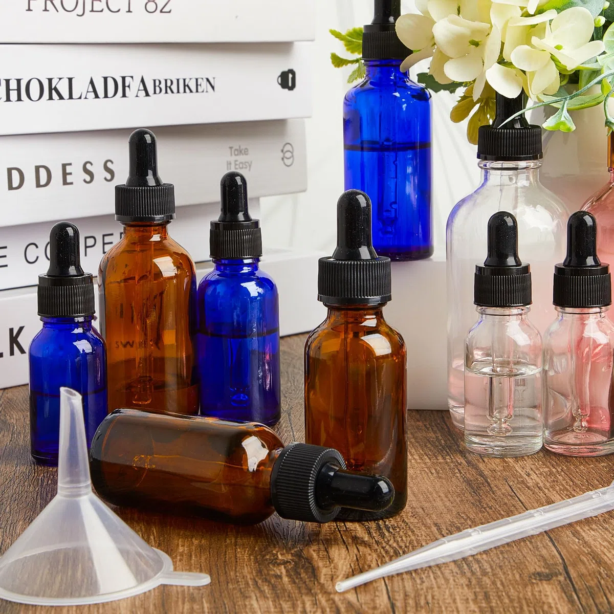 Lallisa Confezione da 100 flaconi contagocce in vetro per oli essenziali, con dispenser contagocce, con 5 imbuti, 5 pipette da 3 ml, 100 etichette per oli essenziali e profumi (ambra, 30 ml, 1 oz)