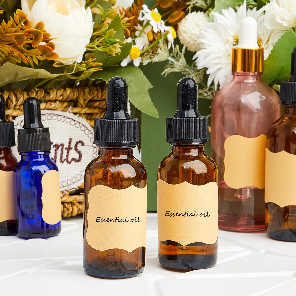 Lallisa Confezione da 100 flaconi contagocce in vetro per oli essenziali, con dispenser contagocce, con 5 imbuti, 5 pipette da 3 ml, 100 etichette per oli essenziali e profumi (ambra, 30 ml, 1 oz)