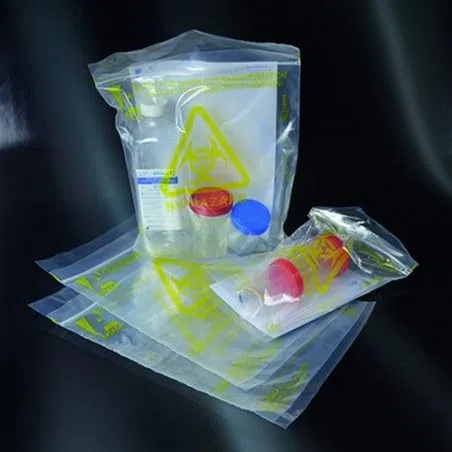 Sacchetti trasporto campioni in polietilene in 2 parti, la 1 con chiusura a zip-lock minicerniera, con simbolo e dicitura BIOHAZARD. Dim sacchetto 155x175mm tasca aperta 155x235mm conf da 50 pezzi.