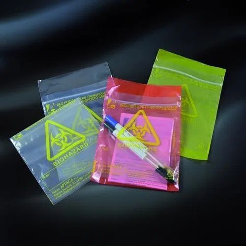 Sacchetti trasporto campioni in polietilene in 2 parti, la 1 con chiusura a zip-lock minicerniera, con simbolo e dicitura BIOHAZARD. Dim sacchetto 155x175mm tasca aperta 155x235mm conf da 50 pezzi.
