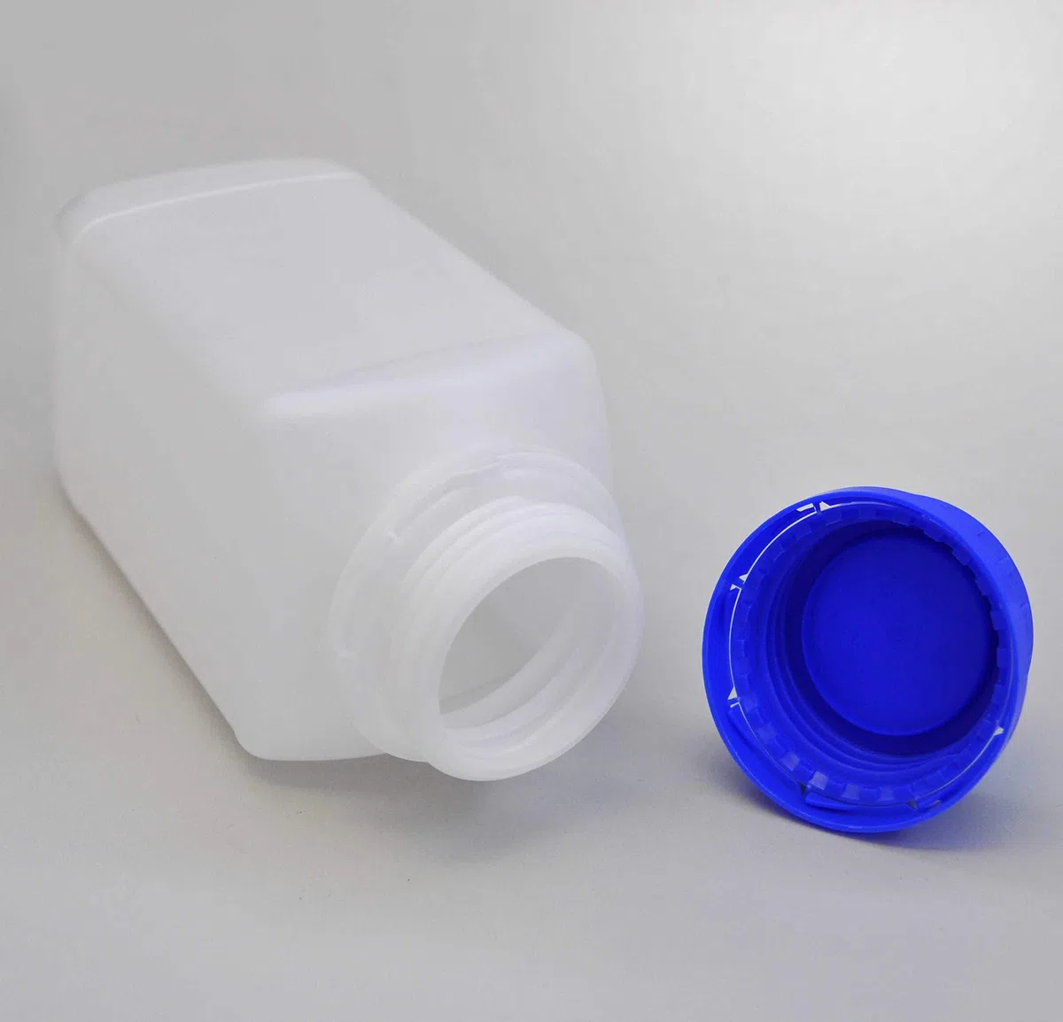 Bottiglia da 1000 ml a bocca larga con tappo a vite resistente alle sostanze chimiche; qualità da laboratorio; circa per merci pericolose (22433)